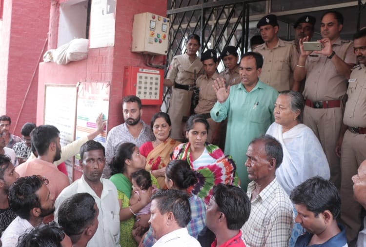 Youth's death collided with PCR, sloganeering outside police station