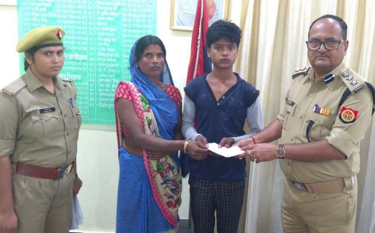मजदूर के बेटे को पढ़ाएंगे एसपी