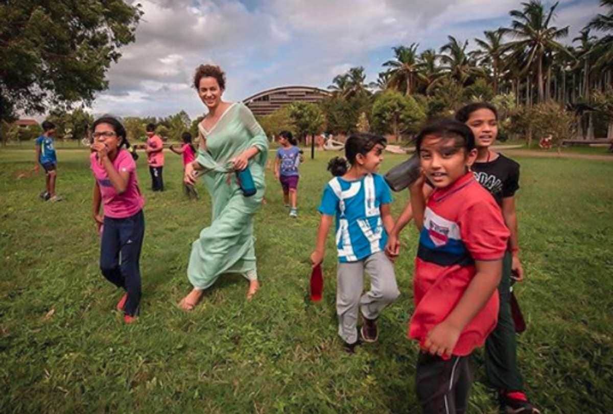 Kangana Ranaut seeking blessings of Adiyogi Shiva lingam