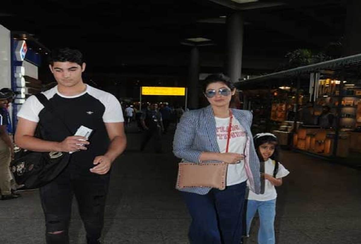 akshay kumar spot with family at mumbai airport