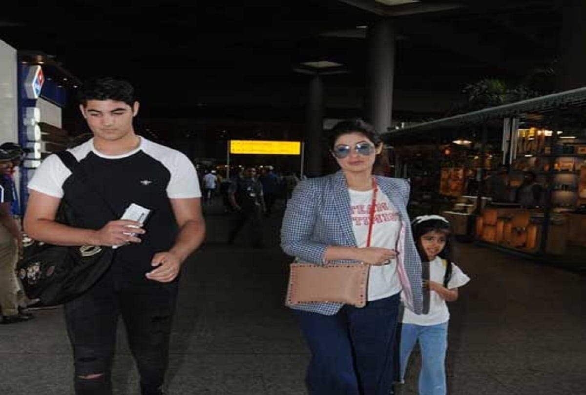 akshay kumar spot with family at mumbai airport
