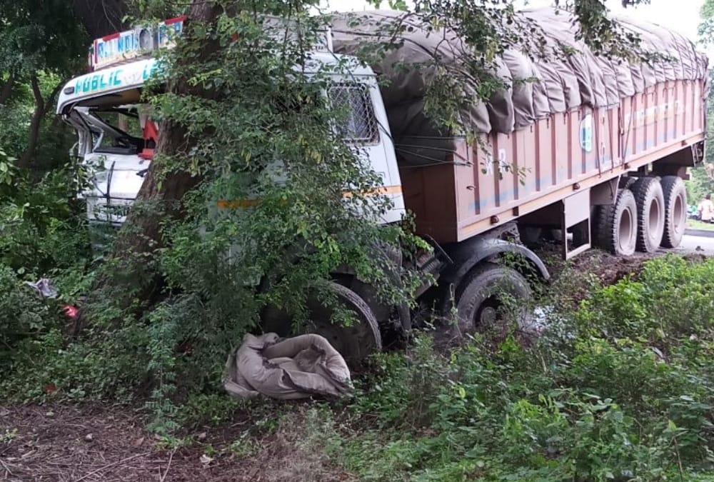 accident on lucknow faizabad national highway.