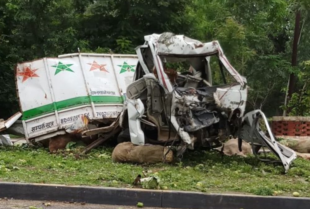 accident on lucknow faizabad national highway.