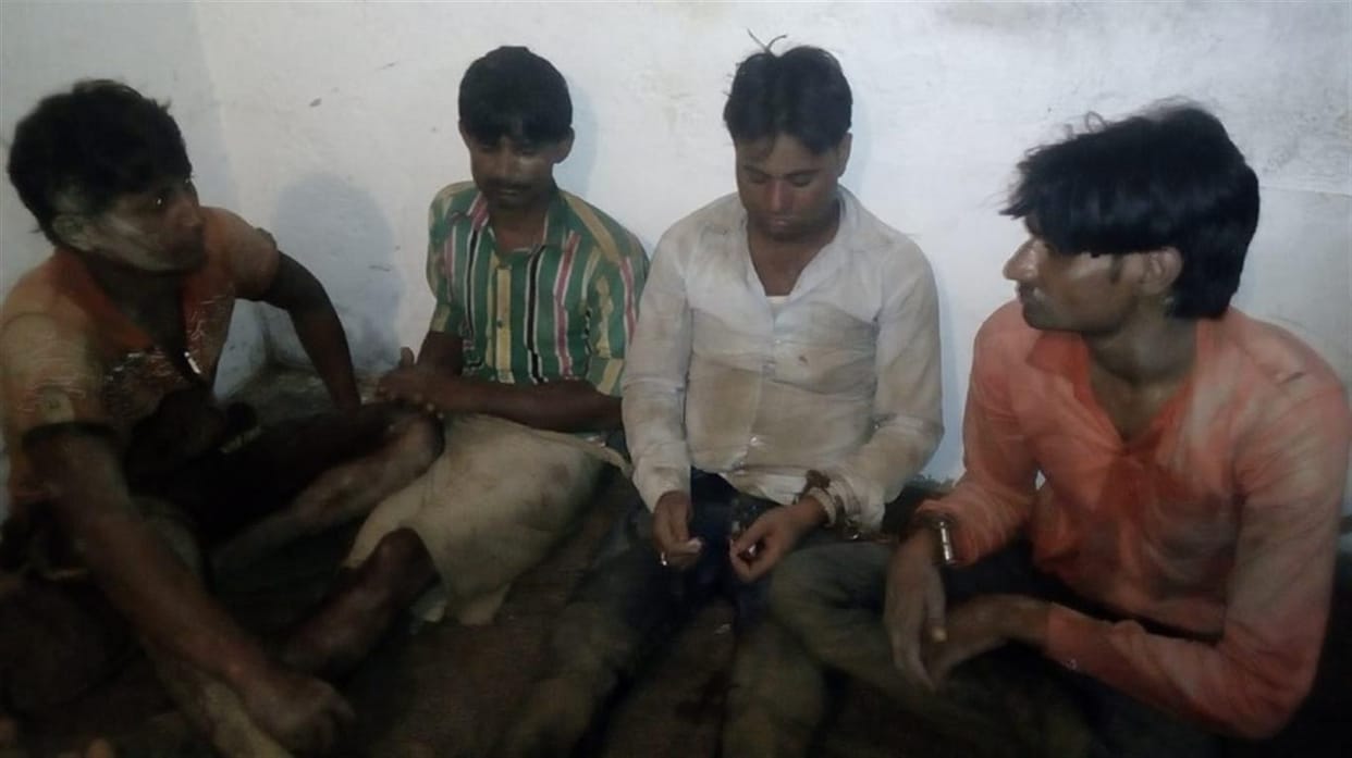 Villagers catch four cattle smugglers, beat