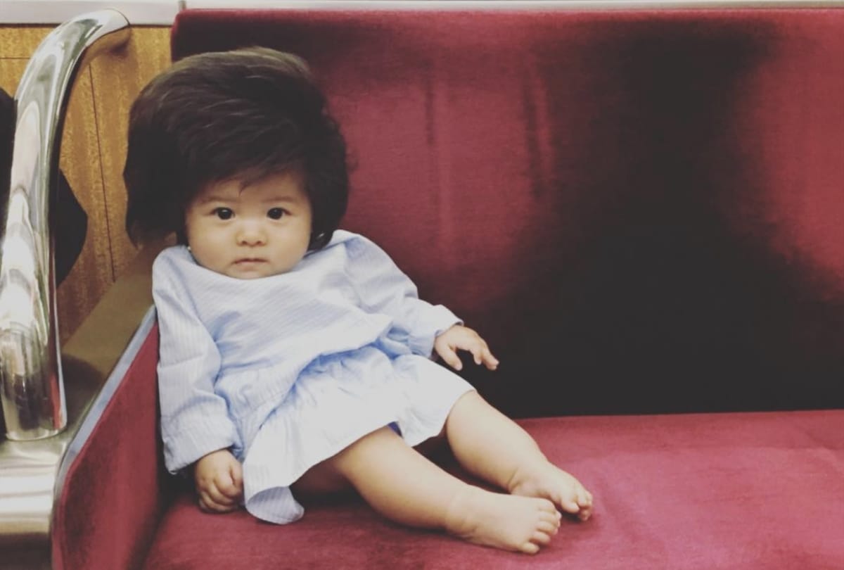 Seven month little girls followed by thousand of fans on instagram just because of her hair 