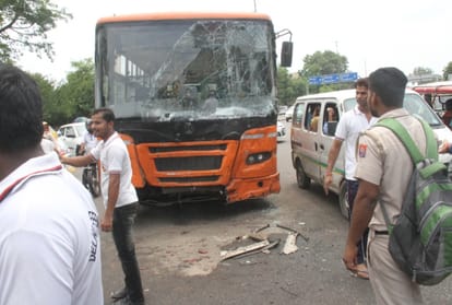 Two bus clase between car 2 person dead in delhi