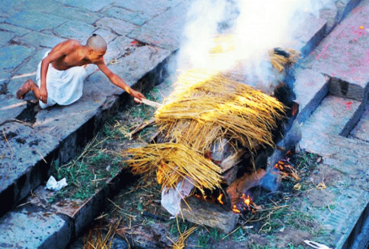 Know Why women prohibited to go for Cremation Ghat
