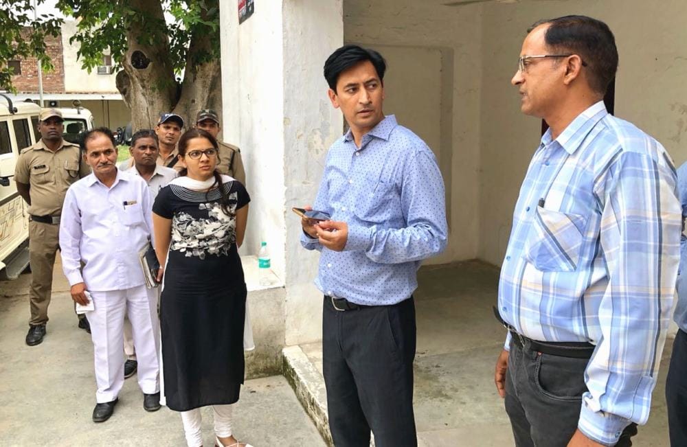 DM deepak rawat found mobile in roorkee jail from bandi rakshak