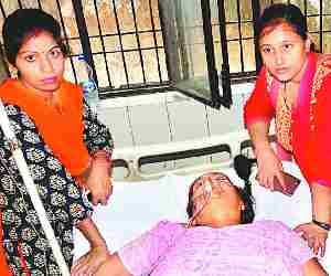 Lady cop faints in office