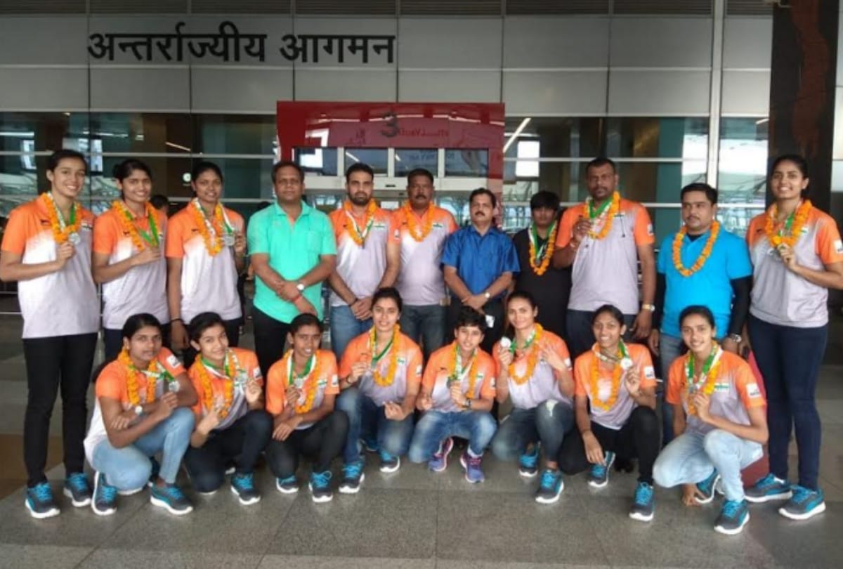 Indian volleyball team wins in South Africa players welcome to airport