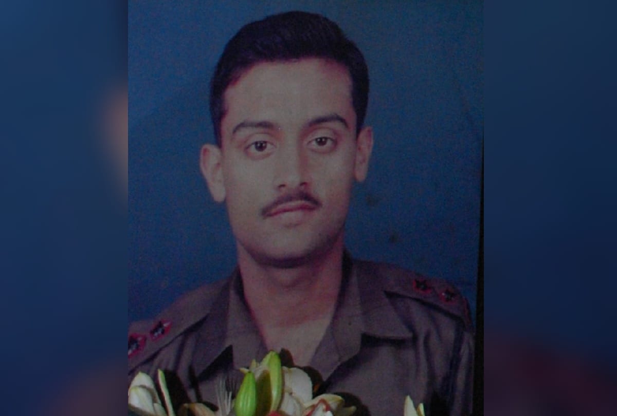 At which peak he was martyred the soldiers made a temple named after Vijayanta
