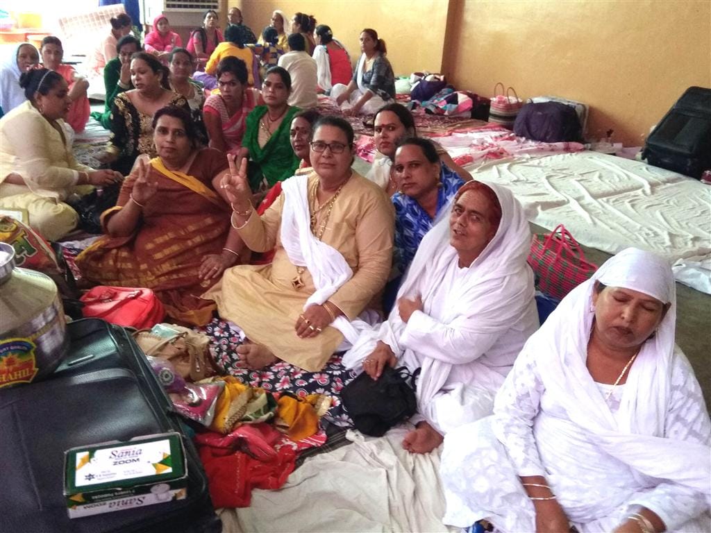  118 year old Kinnar Panna Guru, celebrating at thirteenth