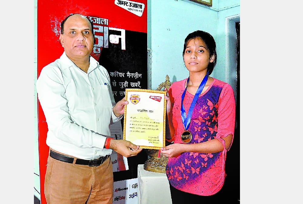 amar ujala honours toppers of raebareli.