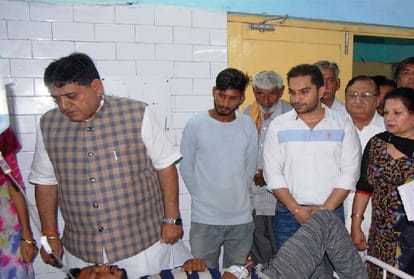 Minister Sundar Sham Arora visits Hoshiarpur hospital