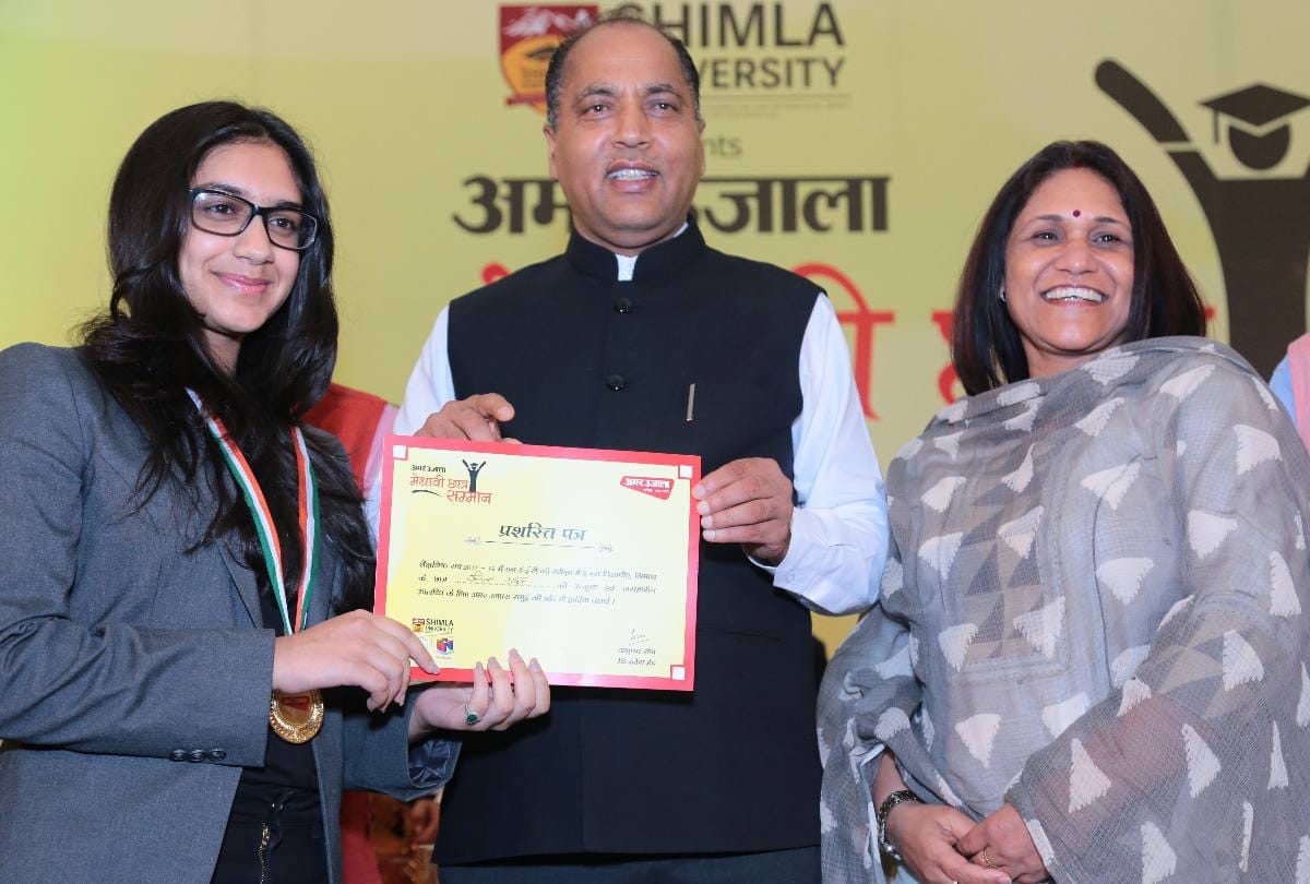 CM jairam thakur wife Dr sadhna in amar ujala medhavi samman samaroh 2018