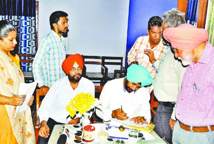 Name cutting of Six students' for stop joining a new teacher