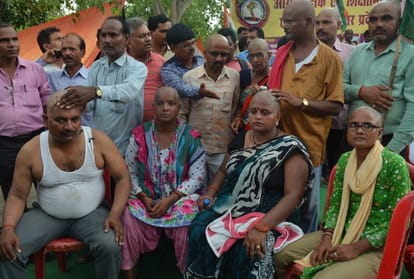 utar pradesh government formed committee to solve shikshamitra issue.
