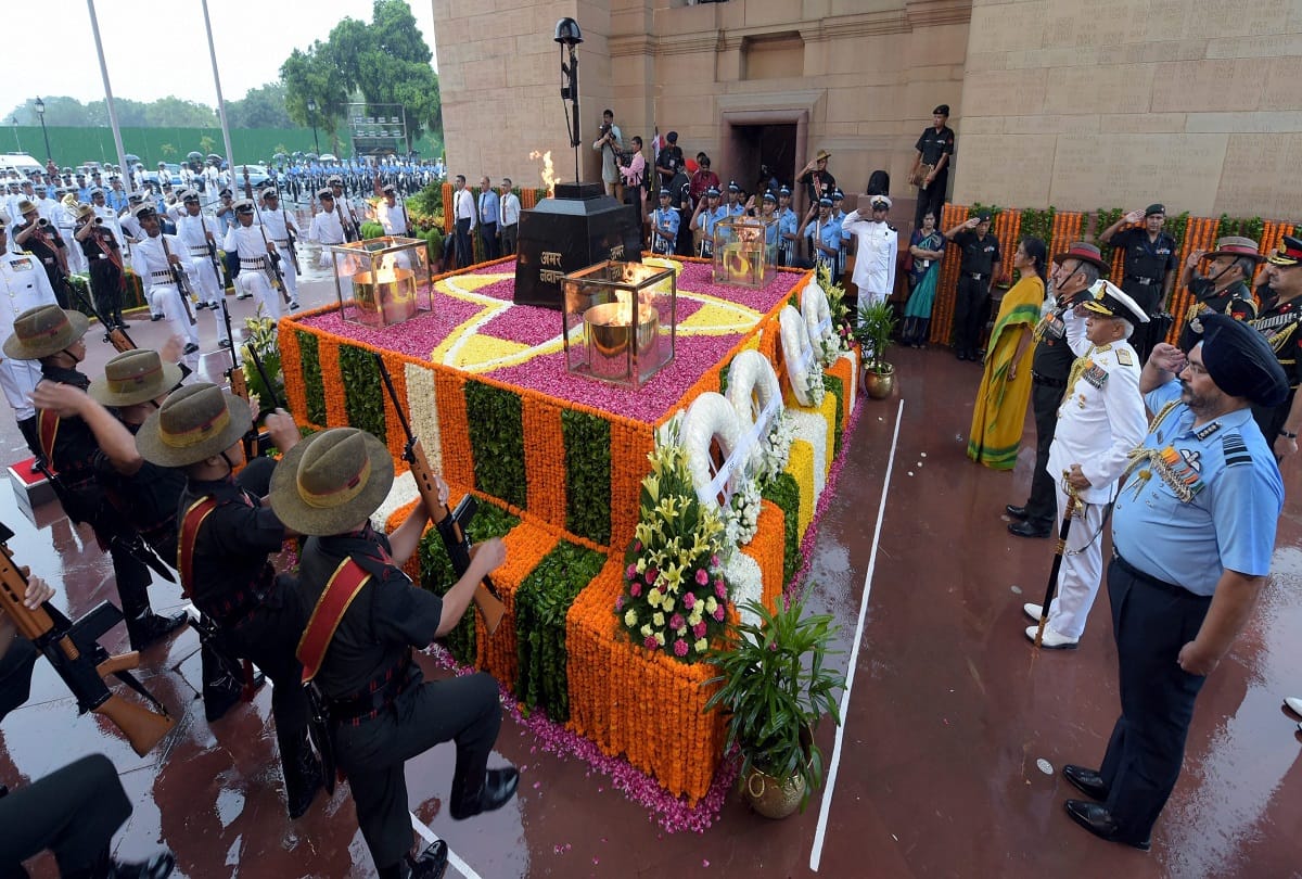 Kargil Vijay Diwas: Defense Minister with Three Army Chiefs tribute to martyrs