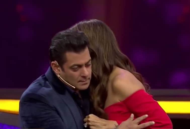 shilpa shetty unbutton salman khan on dus ka dum
