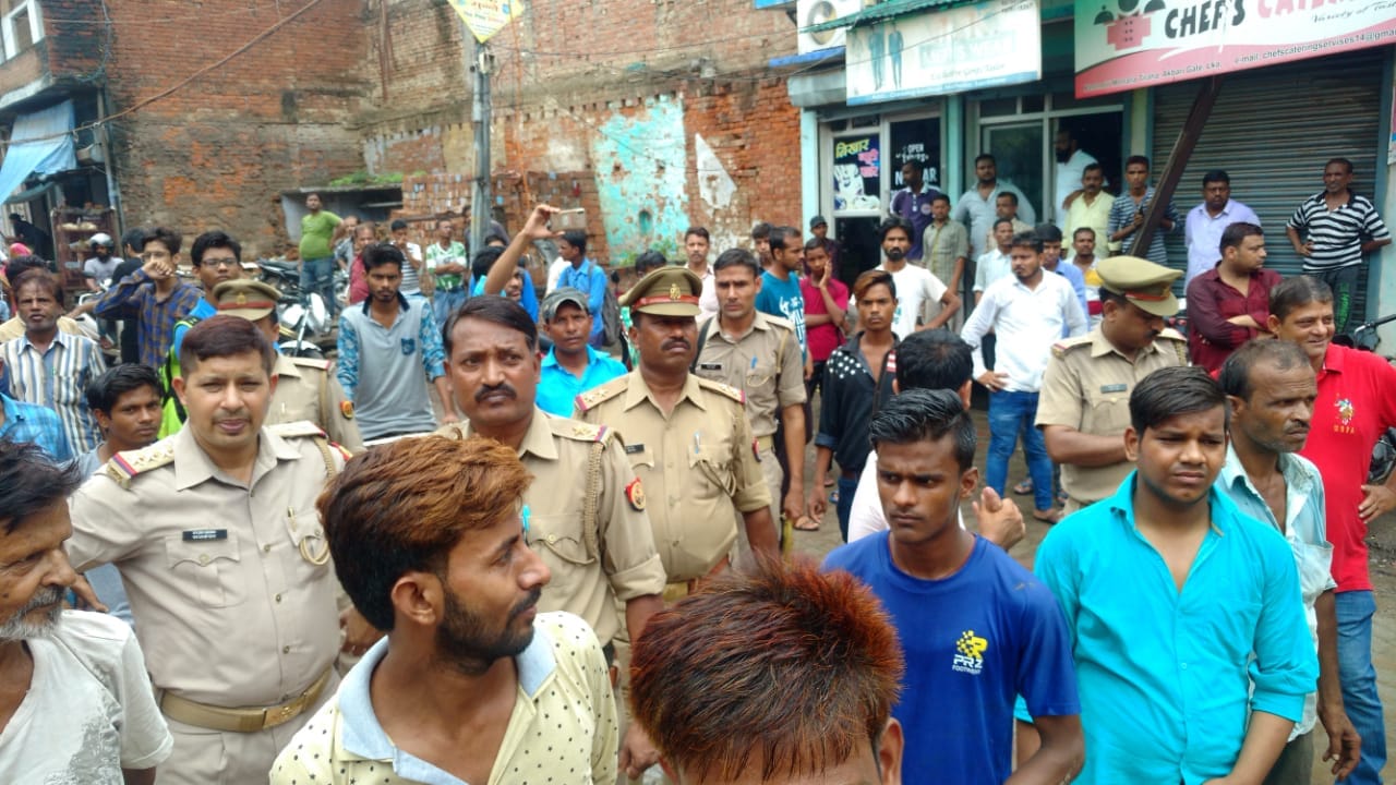 house collapse due to rain in lucknow 
