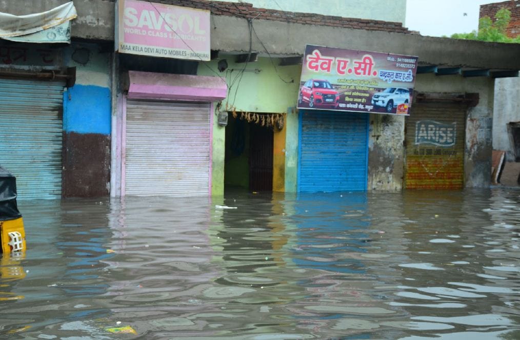 Flood like situation in  heavy rain in mathura 