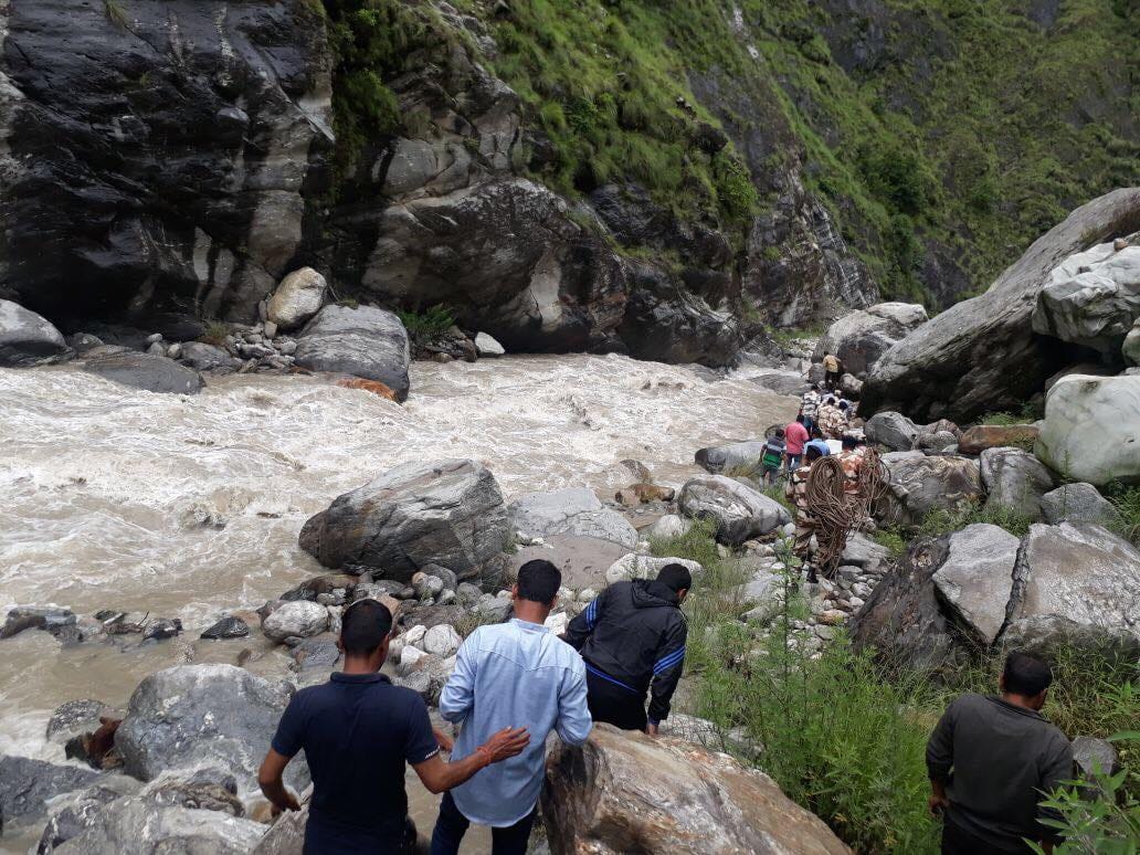 pick up vehicle fell into river at joshimath