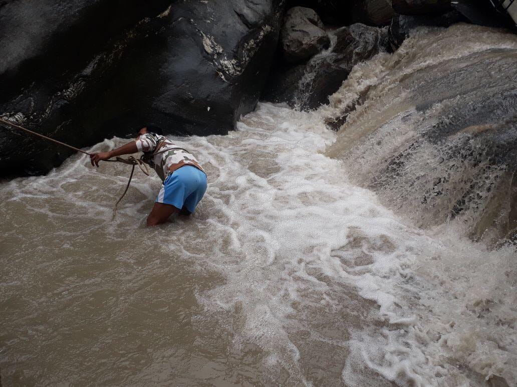 pick up vehicle fell into river at joshimath