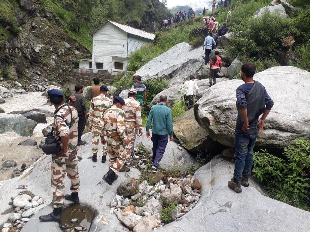 pick up vehicle fell into river at joshimath