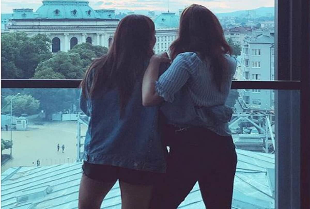 Ranbir kapoor turns photographerbeacuse of alia bhatt