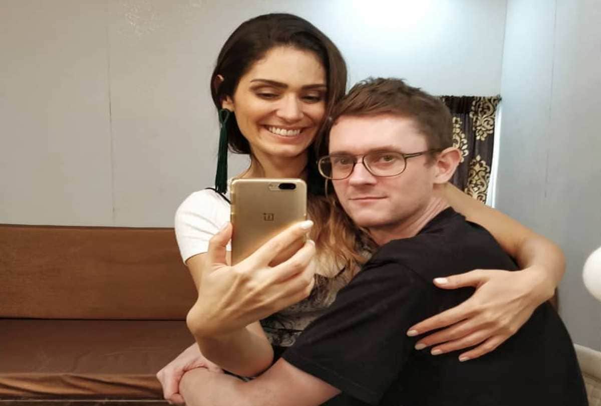Bruna Abdullah flaunts baby bump She is expecting her first child with boyfriend Allan Fraser