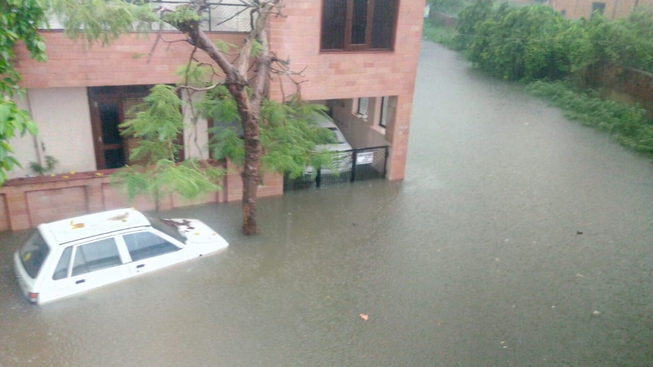 agra heavy rain weather update