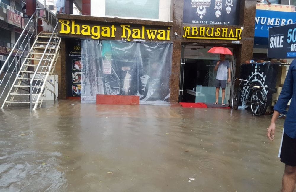 agra heavy rain weather update