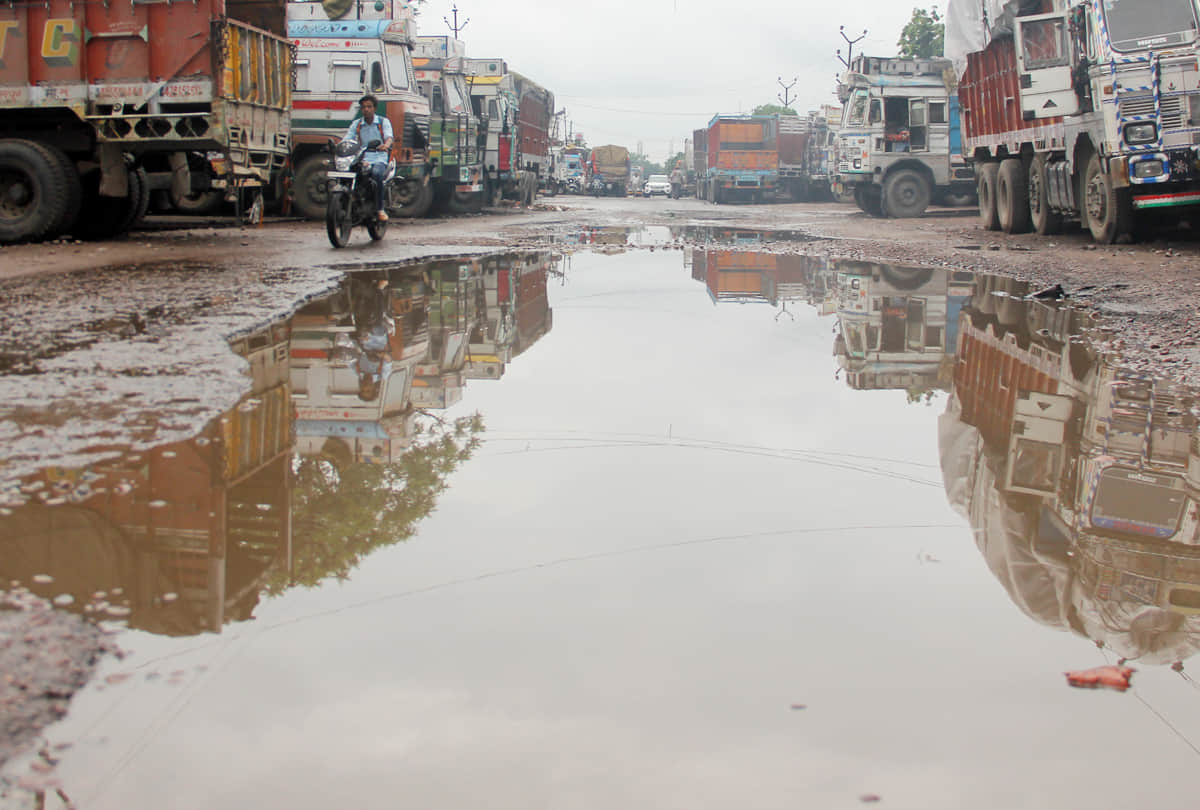 Vehicles got stuck in a waterlogged road on the under-bridge connecting Mainpuri and Agra
