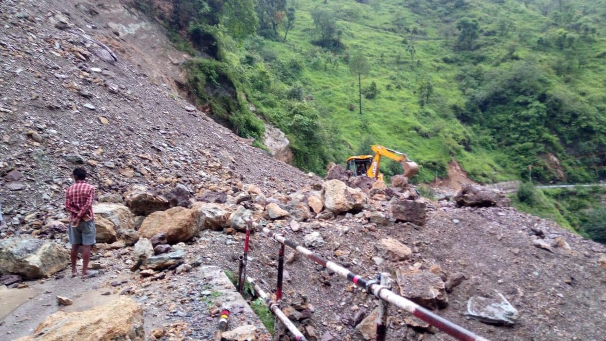 uttarakhand weather update char dham yatra marg blocked on many place 