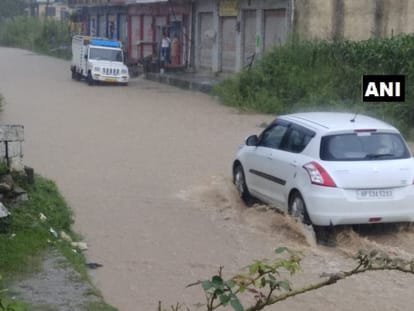 Heavy rainfall in himachal pradesh and kolkata including delhi ncr