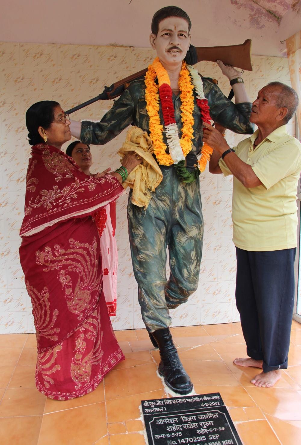 kargil vijay diwas martyr old parents suffered from system