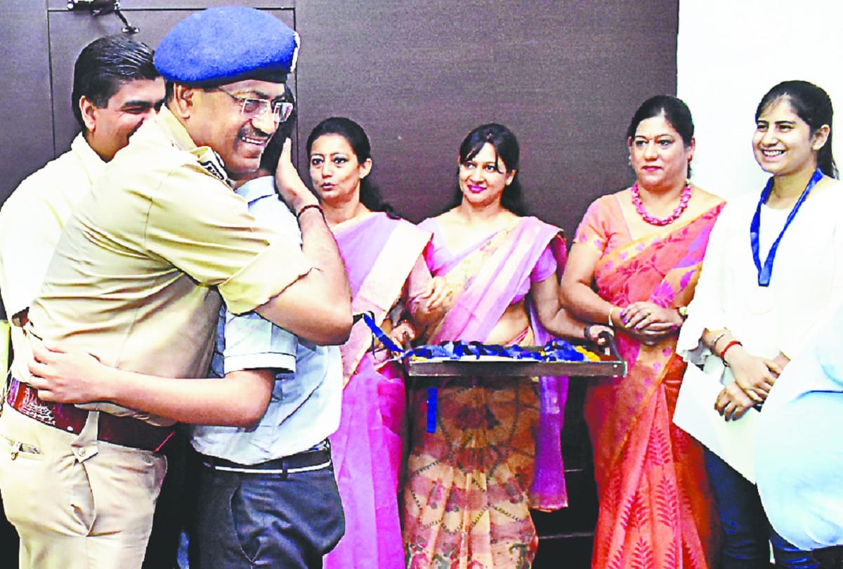 Top 10th and 12th toppers were honored at the Amar Ujala Bhavishya Jyoti Samman