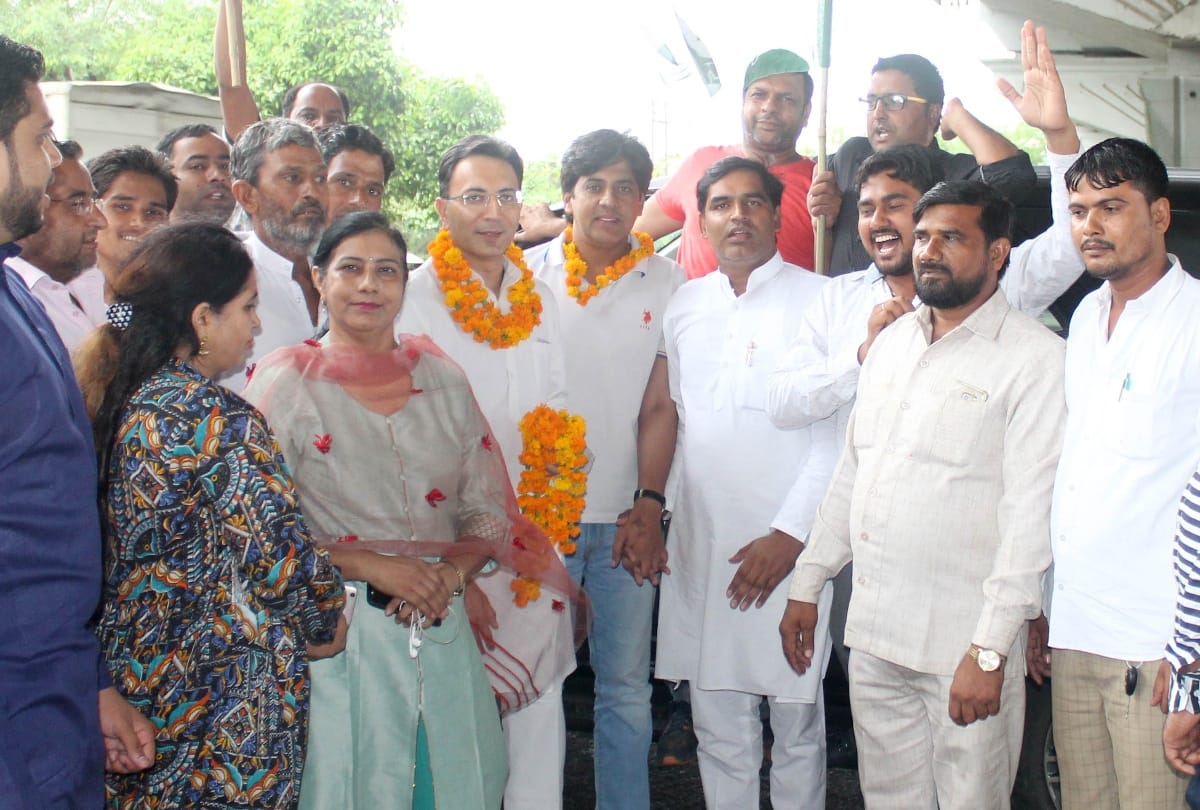 ex minister came to noida