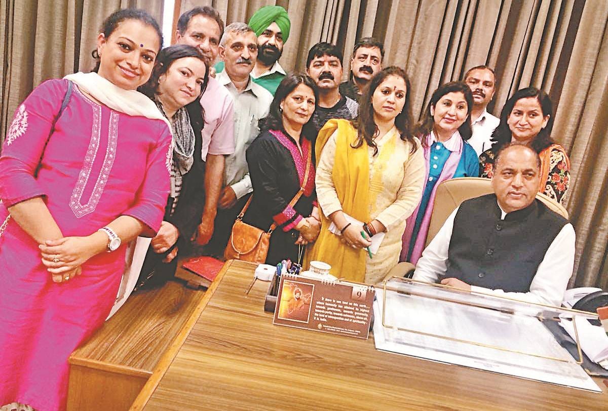 टाउनहाल पर सस्पेंस जारी, सीएम से मिले मेयर-पार्षद