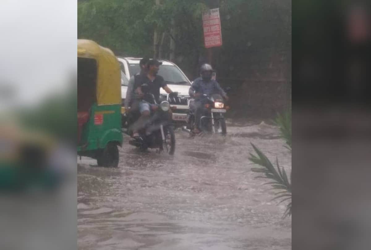 Heavy rain in noida city full of water