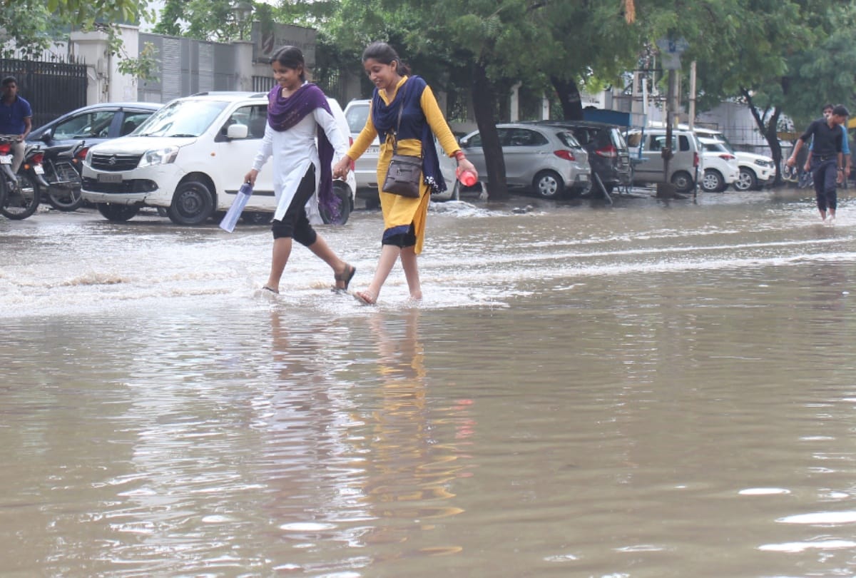 Heavy rain in noida city full of water