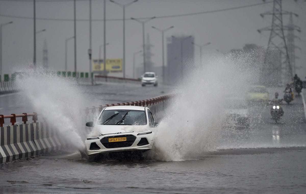 Heavy rain in Delhi and Visuals of heavy water logging from Delhi NCR