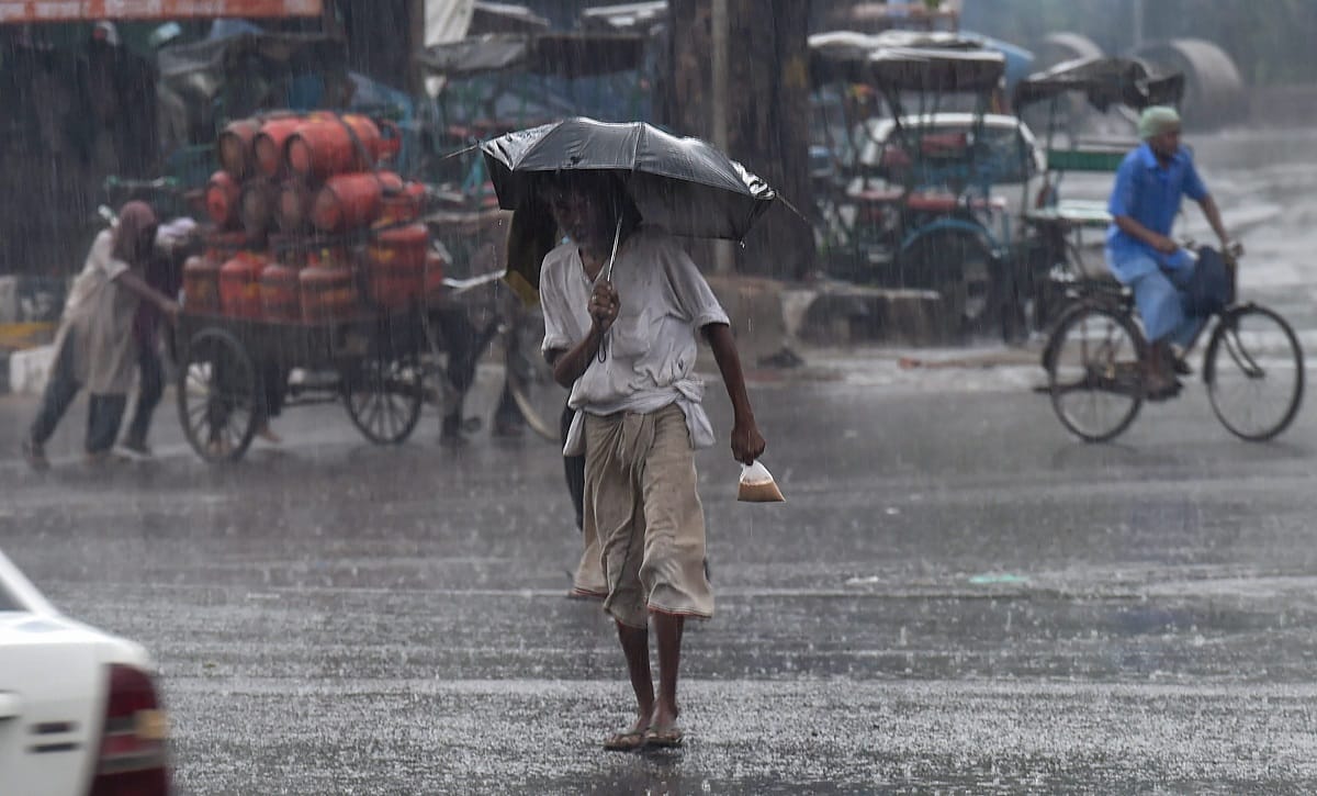 Heavy rain in Delhi and Visuals of heavy water logging from Delhi NCR