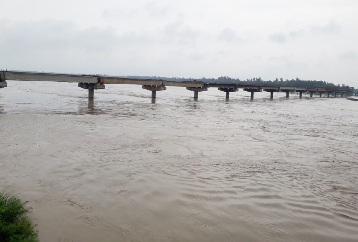Exclusive pictures of Yamuna river, threat to these villages of western UP