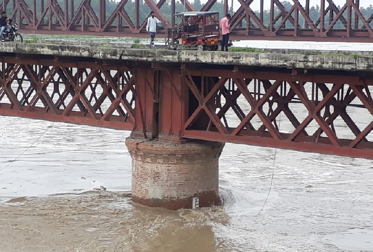 Exclusive pictures of Yamuna river, threat to these villages of western UP