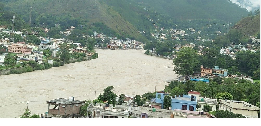 Rains increase, water levels of Gomti