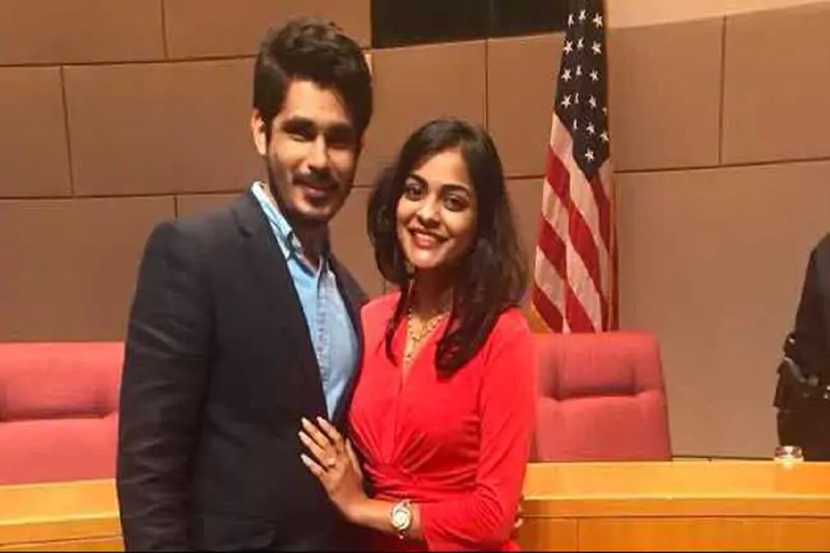 Washington: Indian Council of Town proposes marriage during meeting