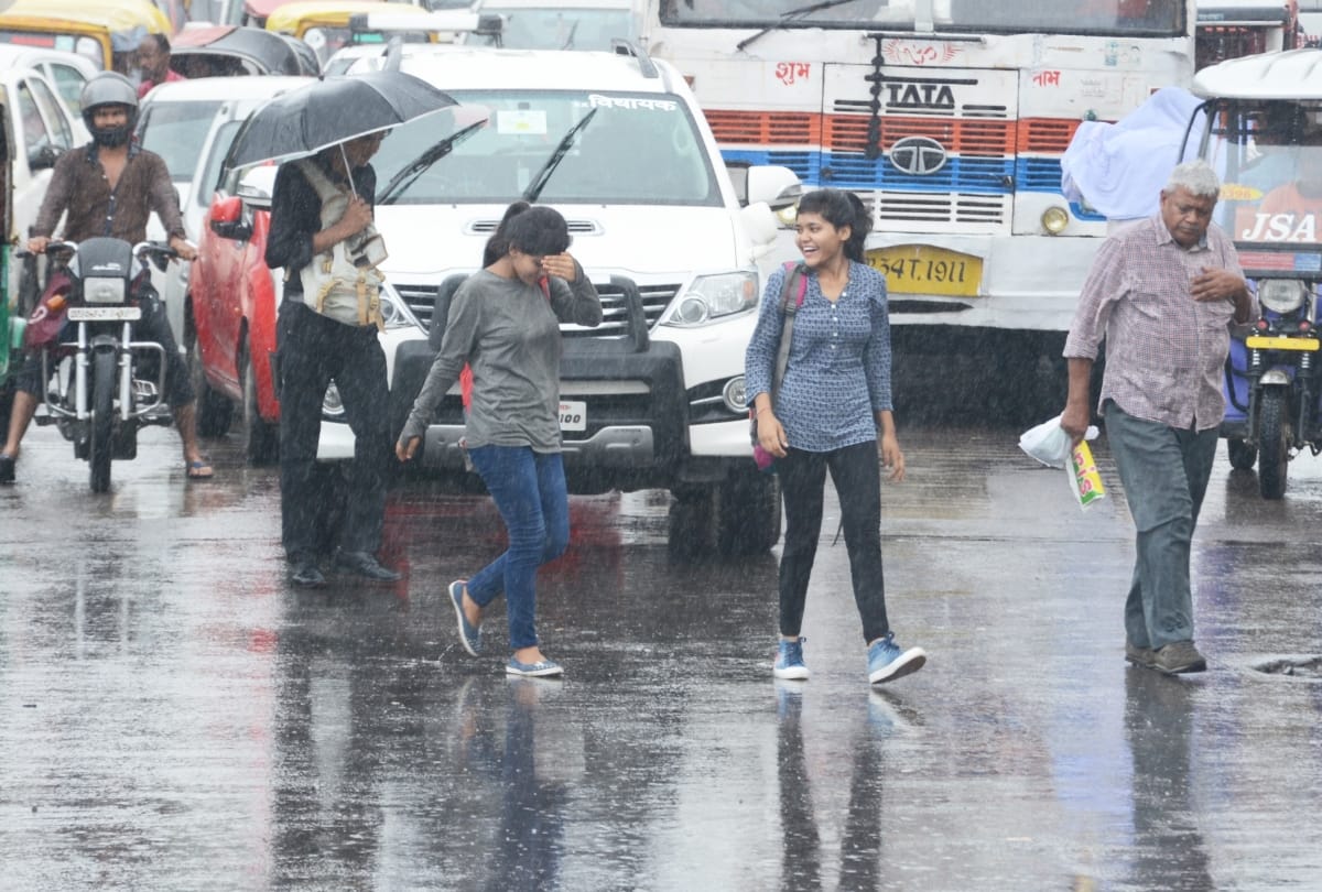 lucknow temperature go down due to rain