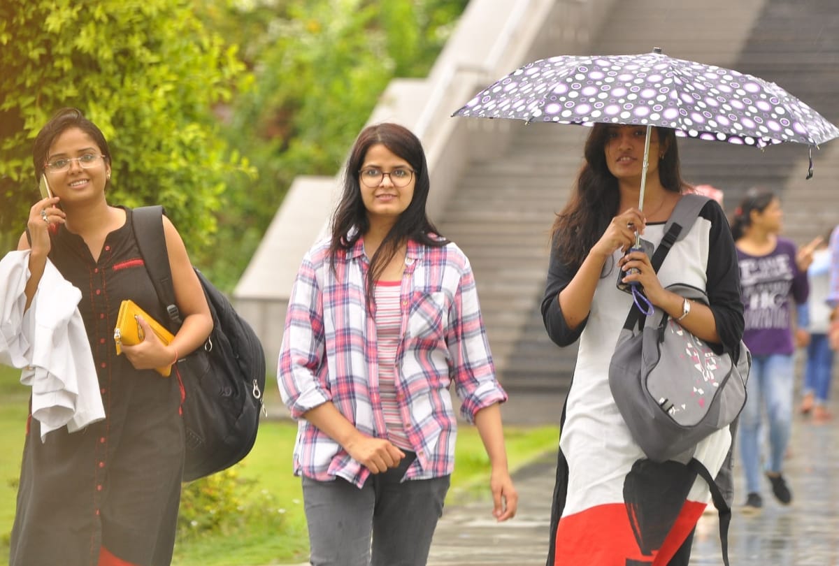 lucknow temperature go down due to rain