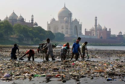 Supreme court Reproach Center-state government and organizations on Taj Mahal